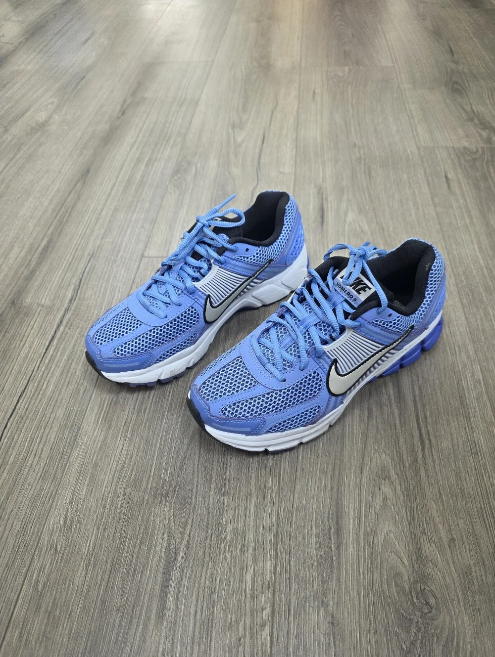 Nike Vomero 5 Royal Pulse Running Shoes Womens Size 9 - Picture 3 of 5